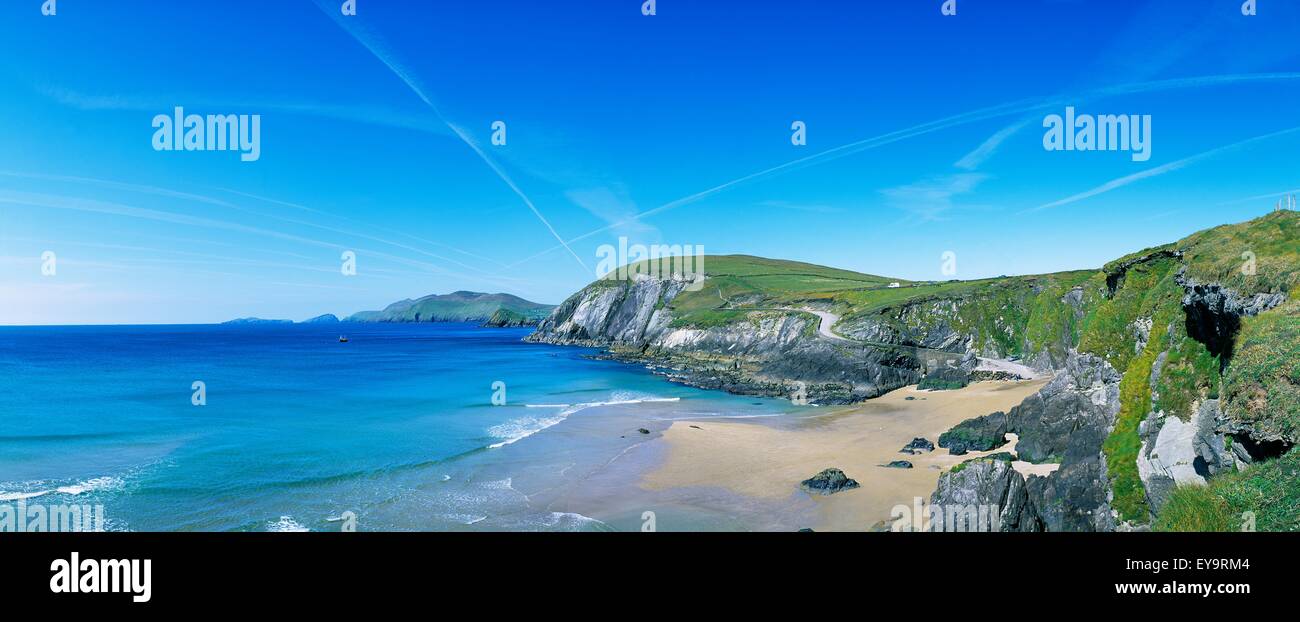 Rocks On The Beach, Coumeenoole Beach, Blasket Sound, Slea Head, Dingle Peninsula, County Kerry, Republic Of Ireland Stock Photo