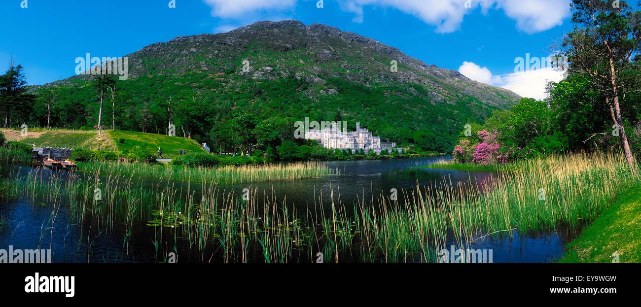 Kylemore abbey on the waterfront hires stock photography and images