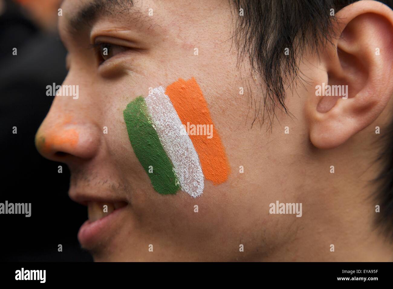 Irish flag face paint hi-res stock photography and images - Alamy