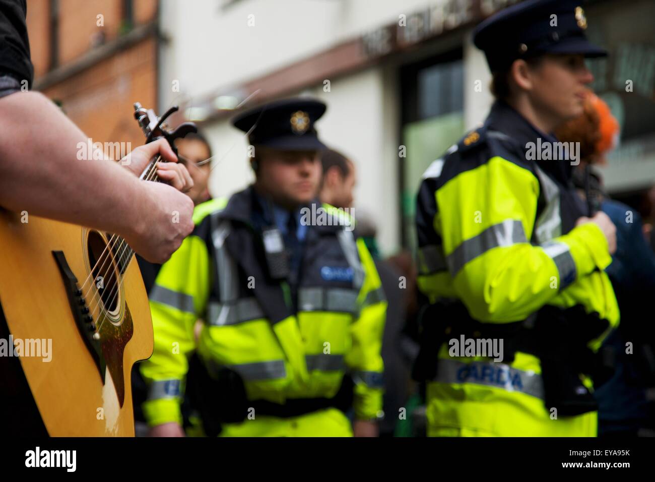 Street performer plays guitar hi res stock photography and images Alamy Street performer plays guitar hi res stock photography and images Alamy