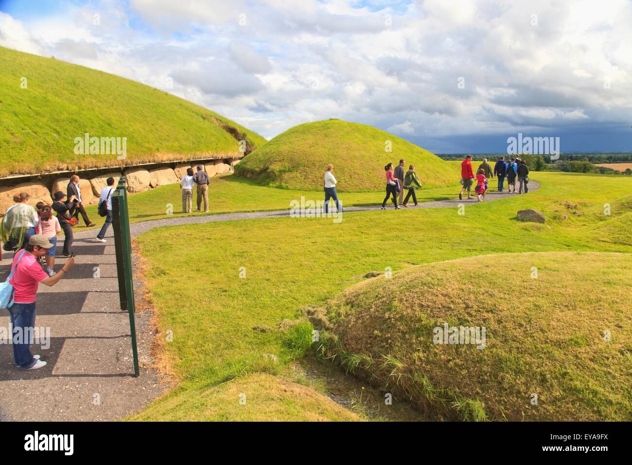 County Meath, IRL; People Walking Around Knowth, The Passage Tomb Complex At The Western End Of Bru Na Boinne, North Of Dublin Stock Photo