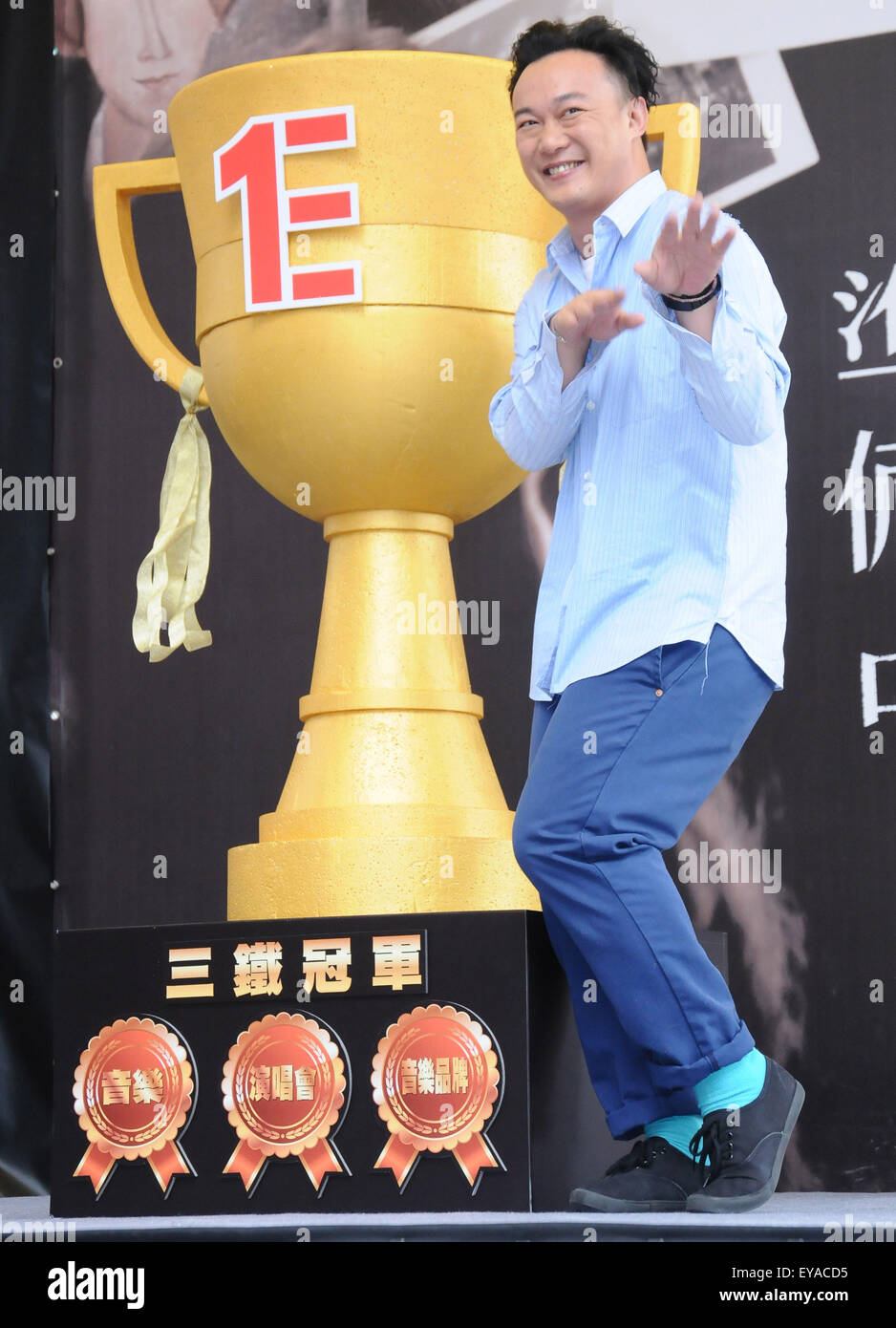 Taipei. 25th July, 2015. Singer Eason Chan attends an autograph session