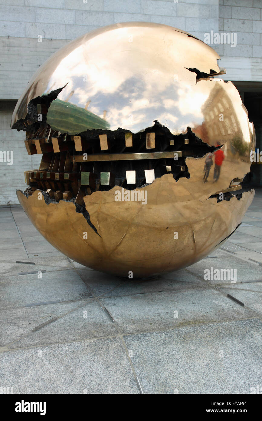 Death star monument hi-res stock photography and images - Alamy