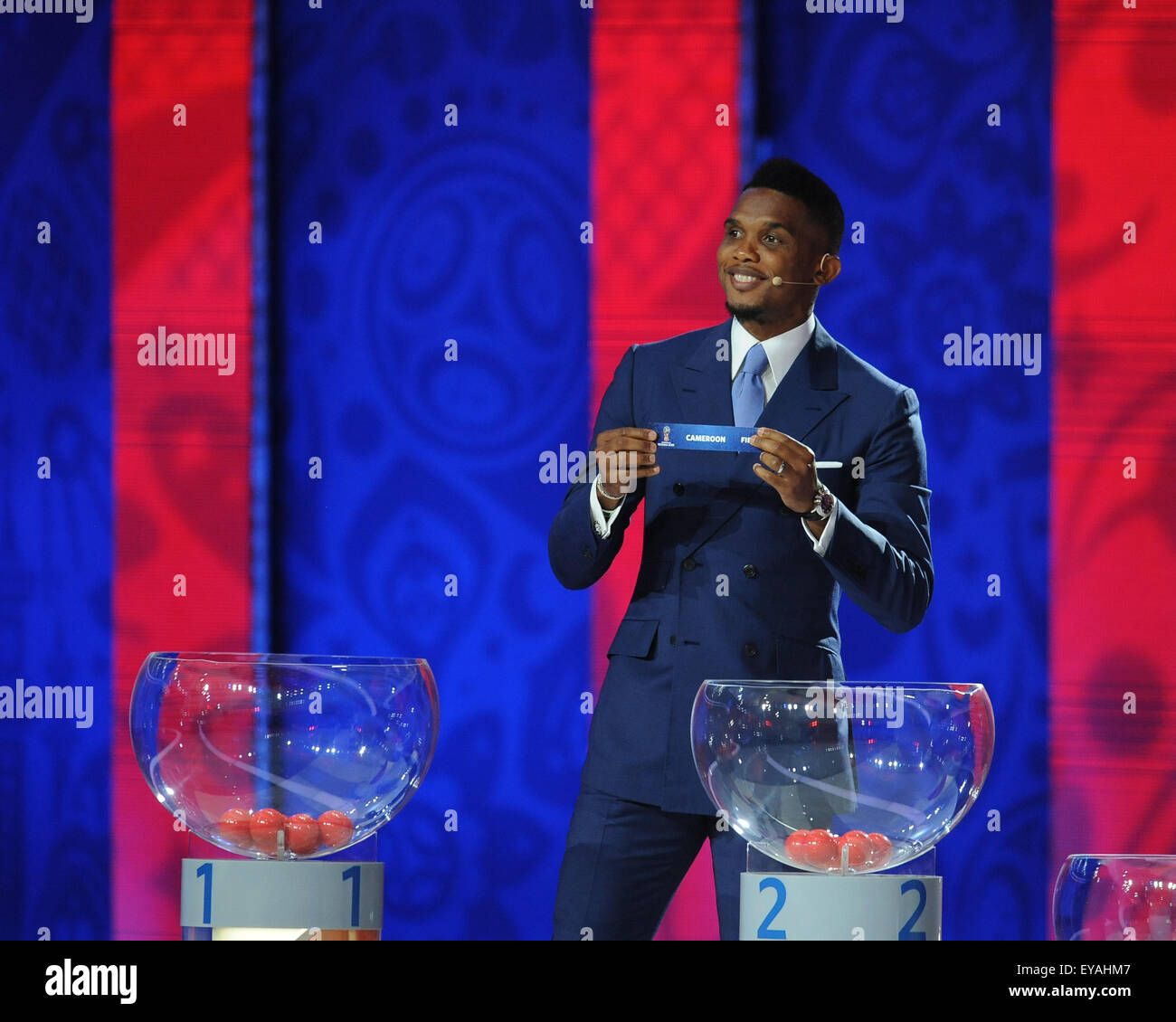 St.Petersburg. 25th July, 2015. Cameroon's soccer player Samuel Eto'o holds up the slip showing 'Cameroon' during the preliminary draw for the 2018 FIFA World Cup at Konstantin Palace in St. Petersburg, Russia July 25, 2015. Credit:  Dai Tianfang/Xinhua/Alamy Live News Stock Photo