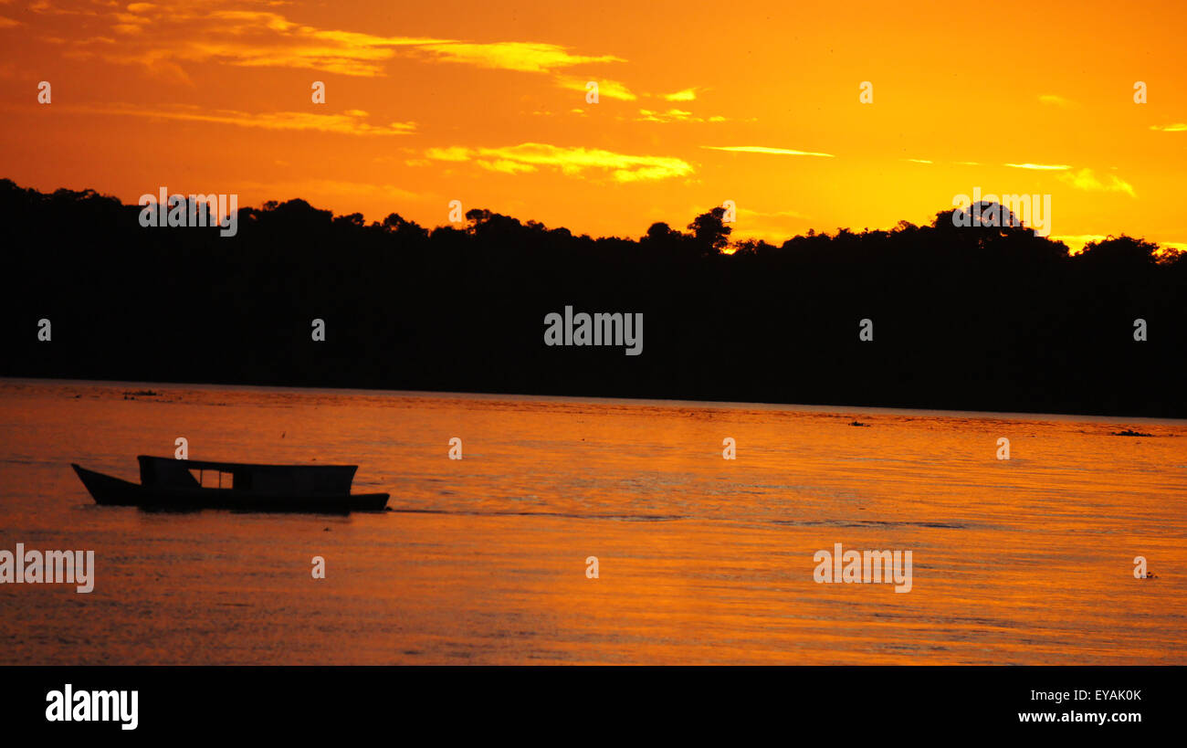 Amazon river boat hires stock photography and images Alamy