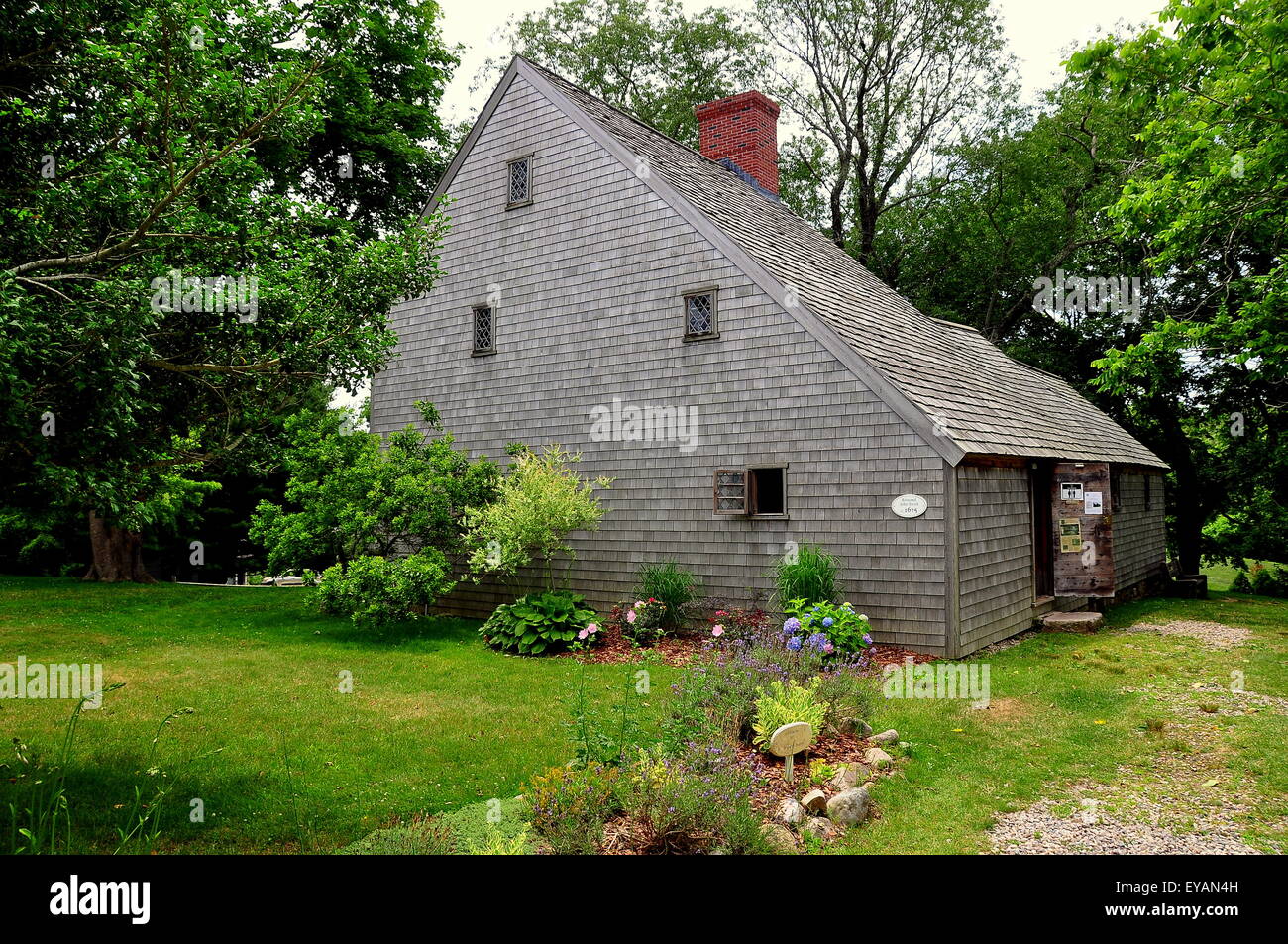 Sandwich, Massachusetts The 1675 Hoxie House with its small English
