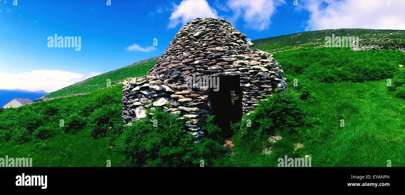 Beehive Hut, Fahan, Slea Head, Dingle Peninsula, Co Kerry, Ireland ...