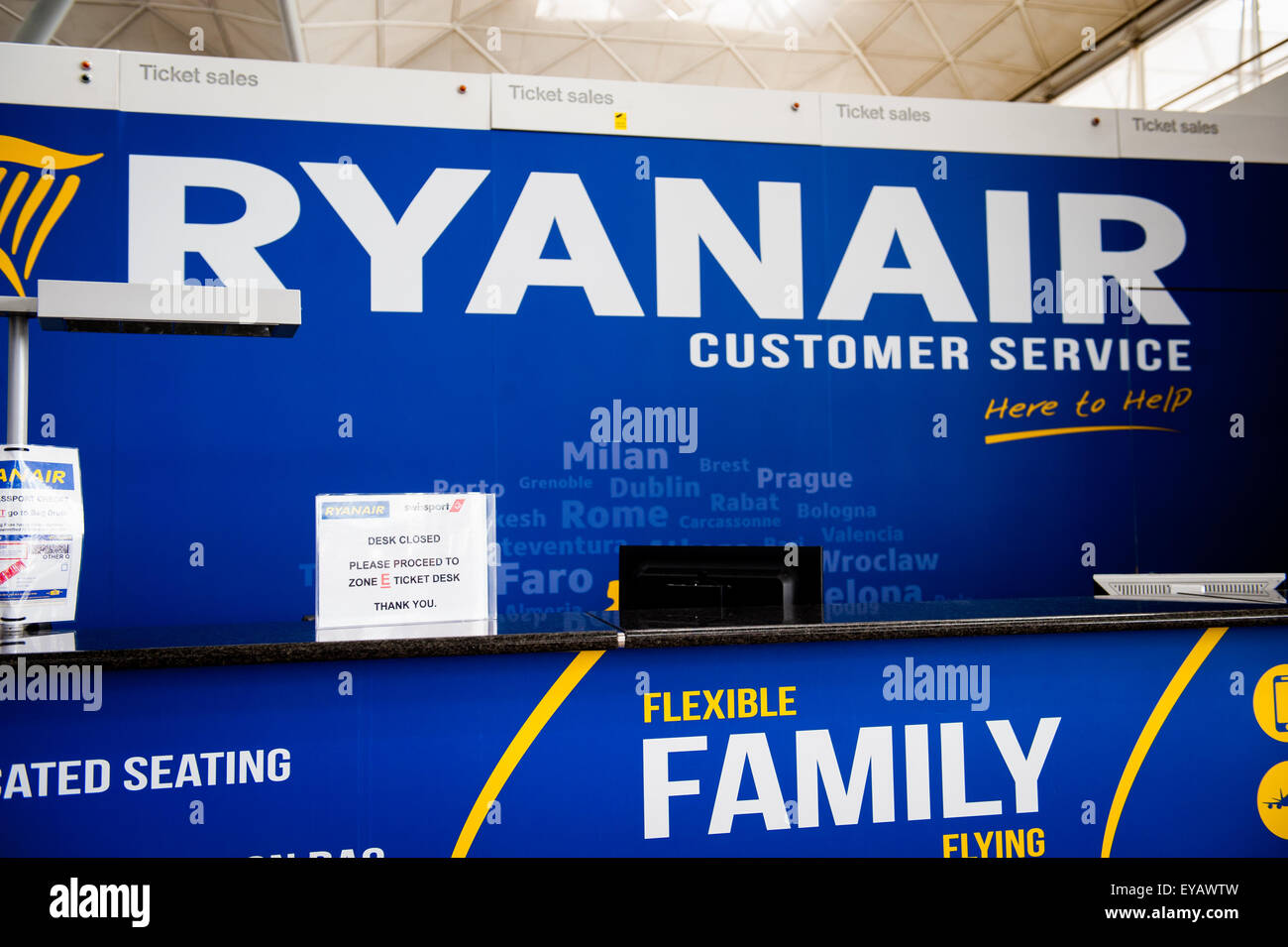Ryanair Customer Service Stock Photos Ryanair Customer Service