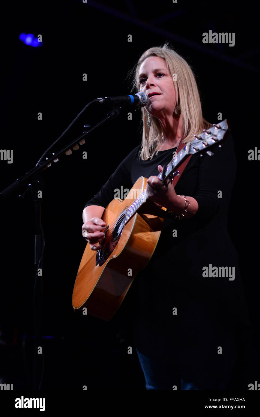 Mary Chapin Carpenter performing at Underneath the Stars Festival, Barnsley, South Yorkshire. Picture: Scott Bairstow/Alamy Stock Photo