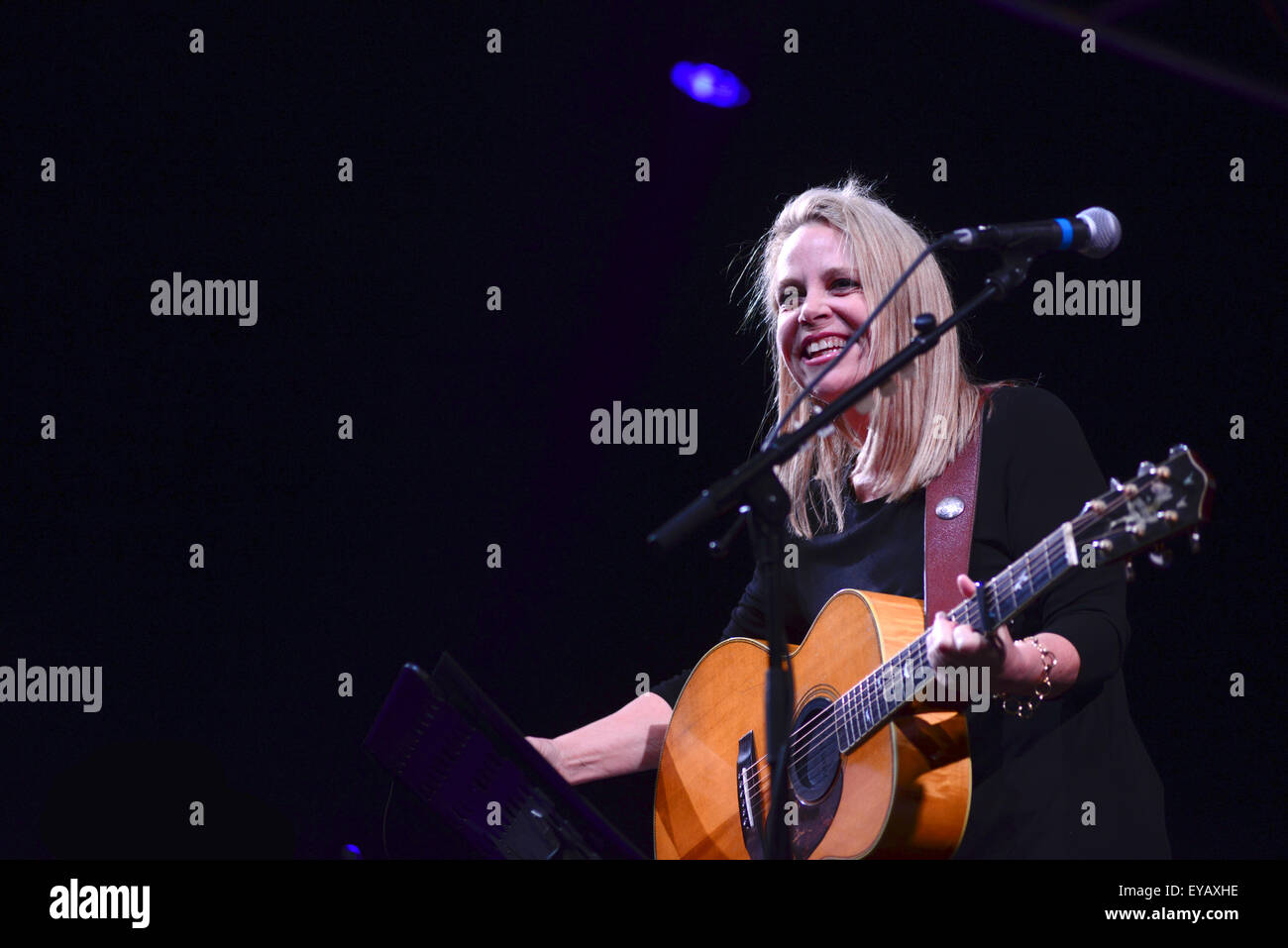 Mary Chapin Carpenter performing at Underneath the Stars Festival, Barnsley, South Yorkshire. Picture: Scott Bairstow/Alamy Stock Photo
