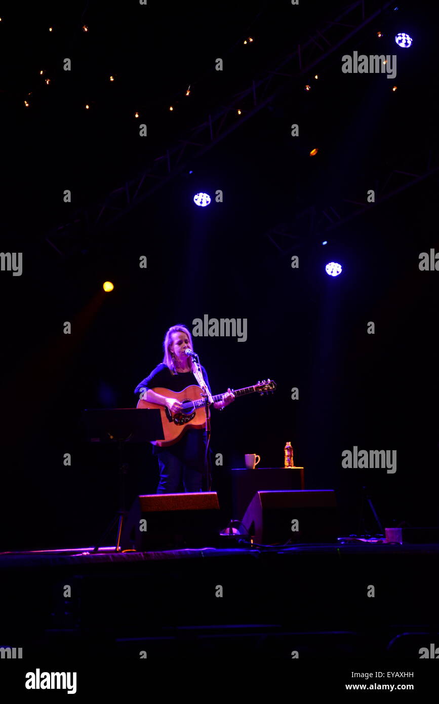 Mary Chapin Carpenter performing at Underneath the Stars Festival, Barnsley, South Yorkshire. Picture: Scott Bairstow/Alamy Stock Photo