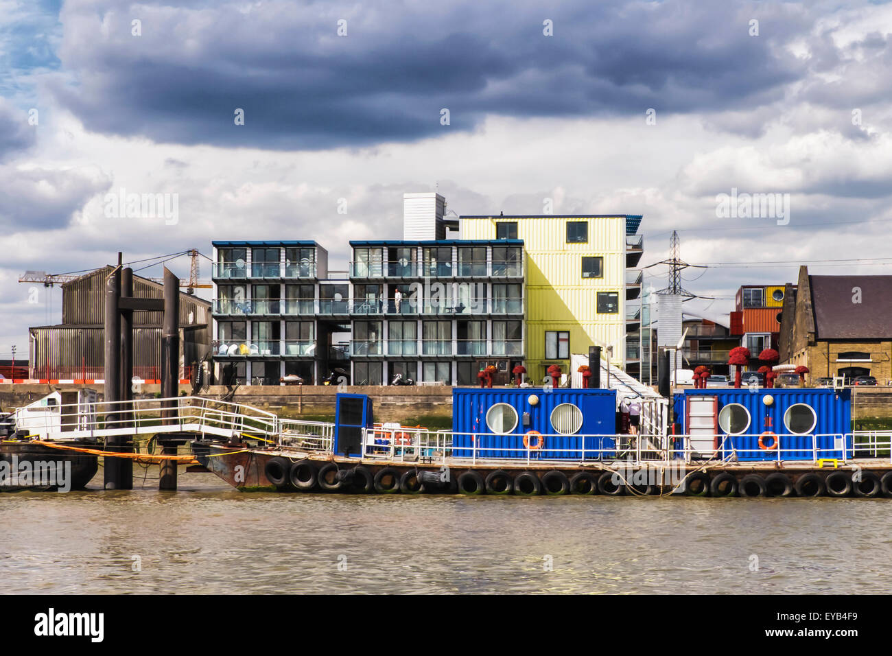 Shipping container apartment hi-res stock photography and images - Alamy