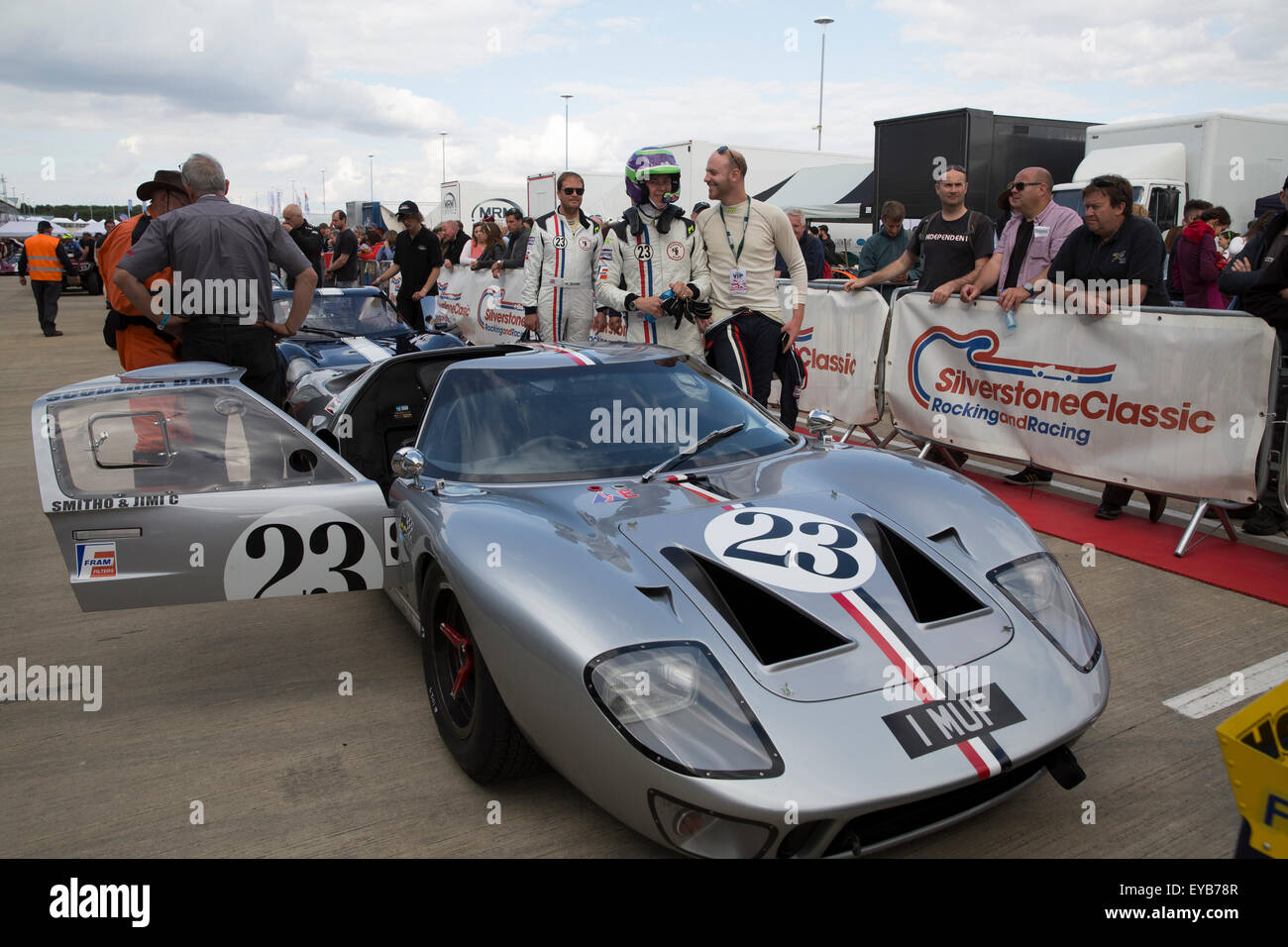 Silverstone Uk 25th July 2015 Ford Gt40 In The Pitts Before