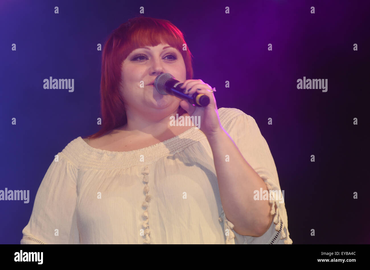 Munich, Germany. 25th July, 2015. HANDOUT - A handout picture made available on 26 July 2015 shows British singer Beth Ditto performing on stage at the 'Sommernachtstraum 2015' organized by Radio Gong 96, 3 in Munich, Germany, 25 July 2015. Photo: Felix Hoerhager/Radio Gong 96, 3/dpa/Alamy Live News Stock Photo