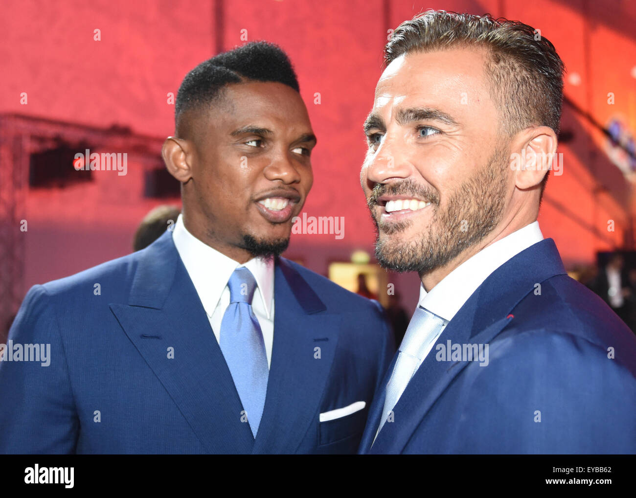 St Petersburg, Russia. 25th July, 2015. Samuel Eto'o (L) of Cameroon and former Italian soccer player Fabio Cannavaro attend the Preliminary Draw of the FIFA World Cup 2018 at Konstantinovsky palace outside St. Petersburg, Russia, 25 July 2015. St. Petersburg is one of the host cities of the FIFA World Cup 2018 in Russia which will take place from 14 June until 15 July 2018. Credit:  dpa picture alliance/Alamy Live News Stock Photo