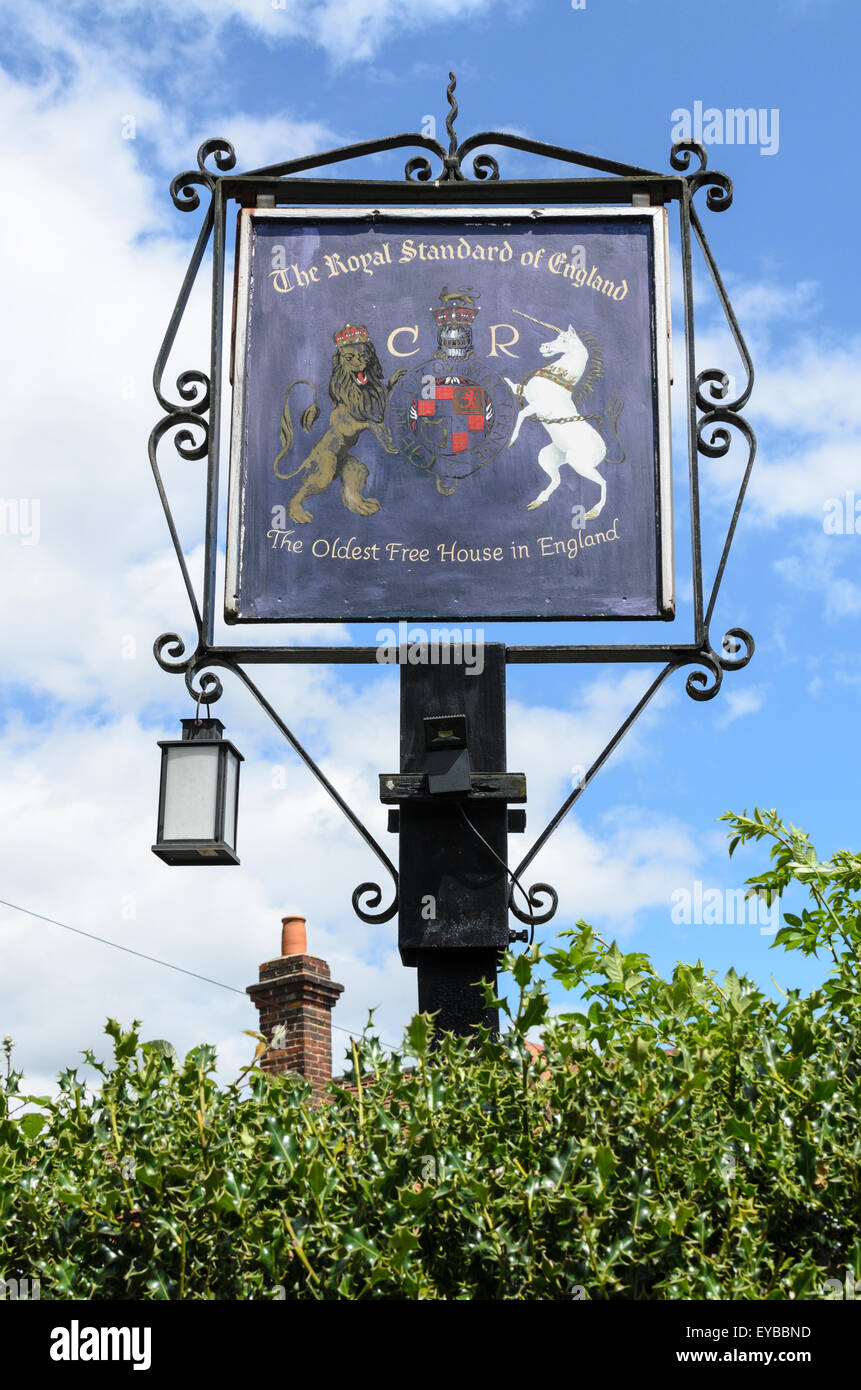 The Royal Standard of England Pub, Forty Green, Beaconsfield, Buckinghamshire UK is the oldest freehouse in England. Stock Photo