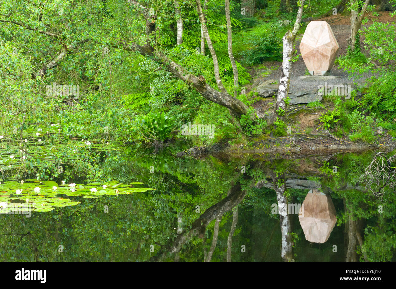 Big Bruntis Loch & Gem Stane Sculpture, Kirroughtree Forest, Dumfries & Galloway, Scotland, UK Stock Photo