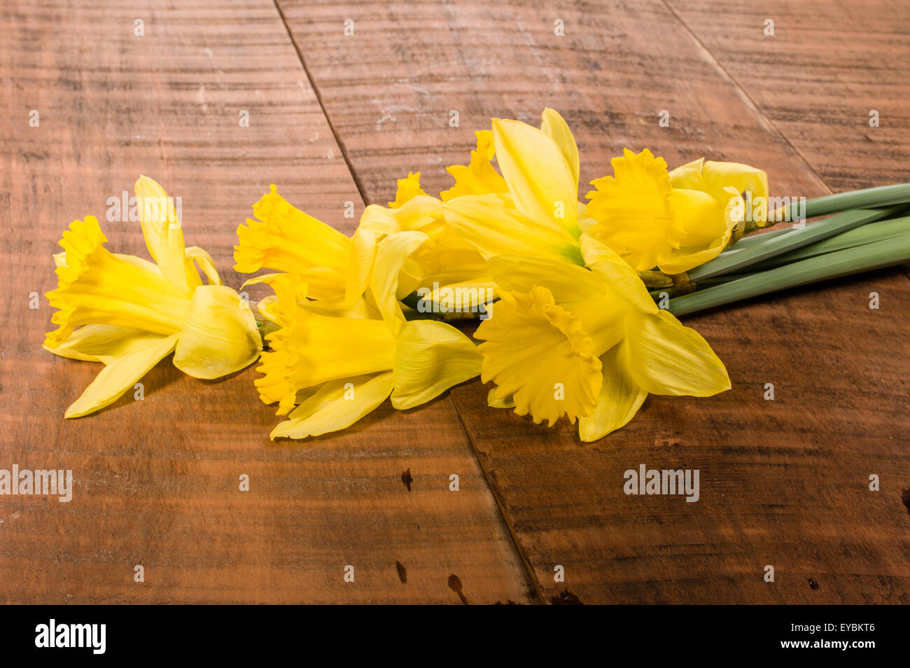 Bouquet of fresh yellow daffodils on wooden table Stock Photo - Alamy