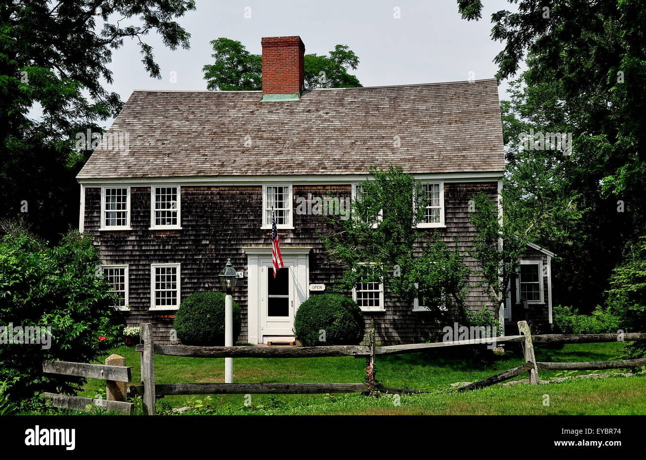 East Sandwich, Massachusetts:  1678 timber frame, shingled Benjamin Nye Homestead and Museum on Cape Cod Stock Photo