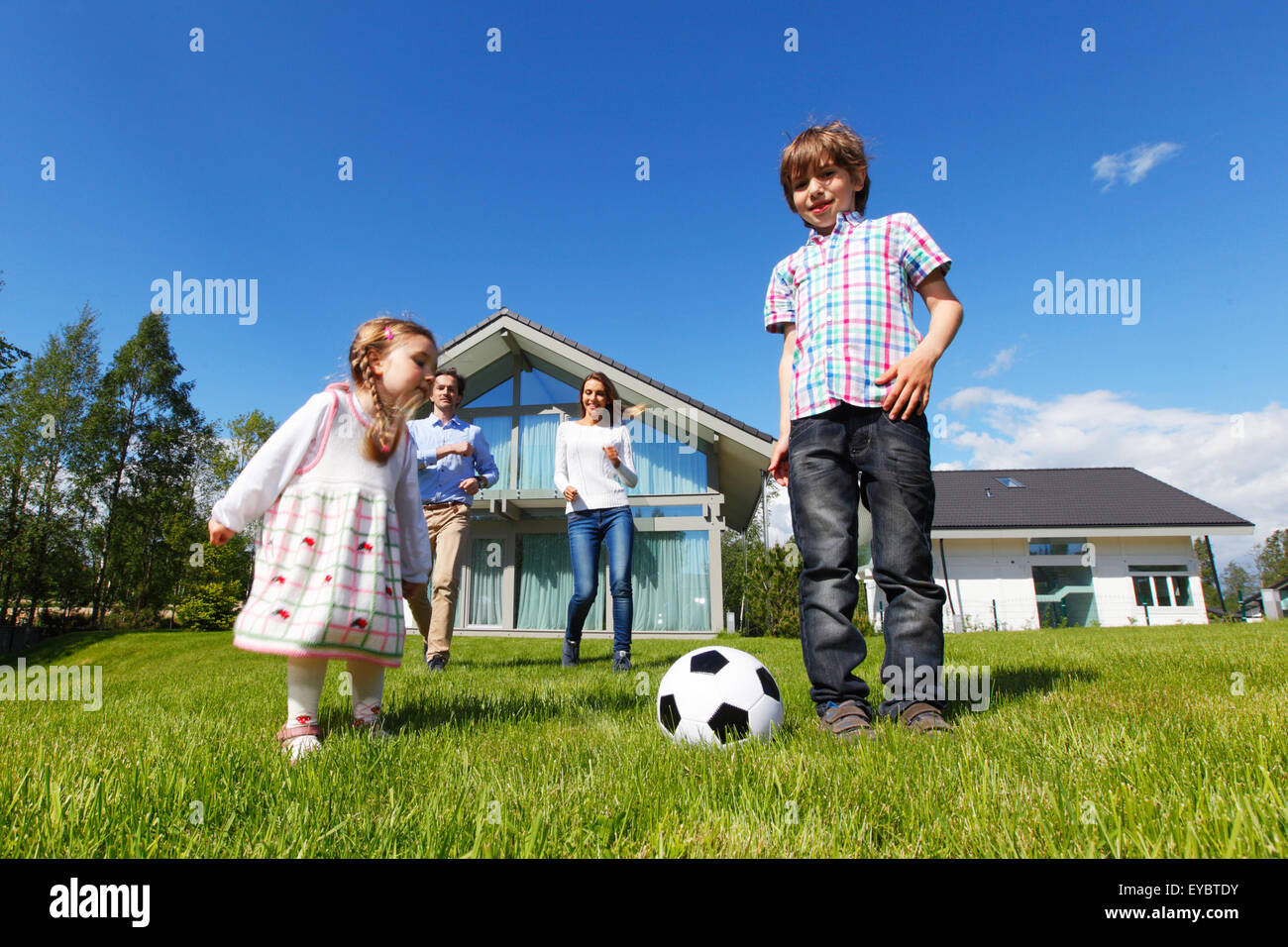 Family Playing Football Stock Photo Alamy family-playing-football-stock-photo-alamy