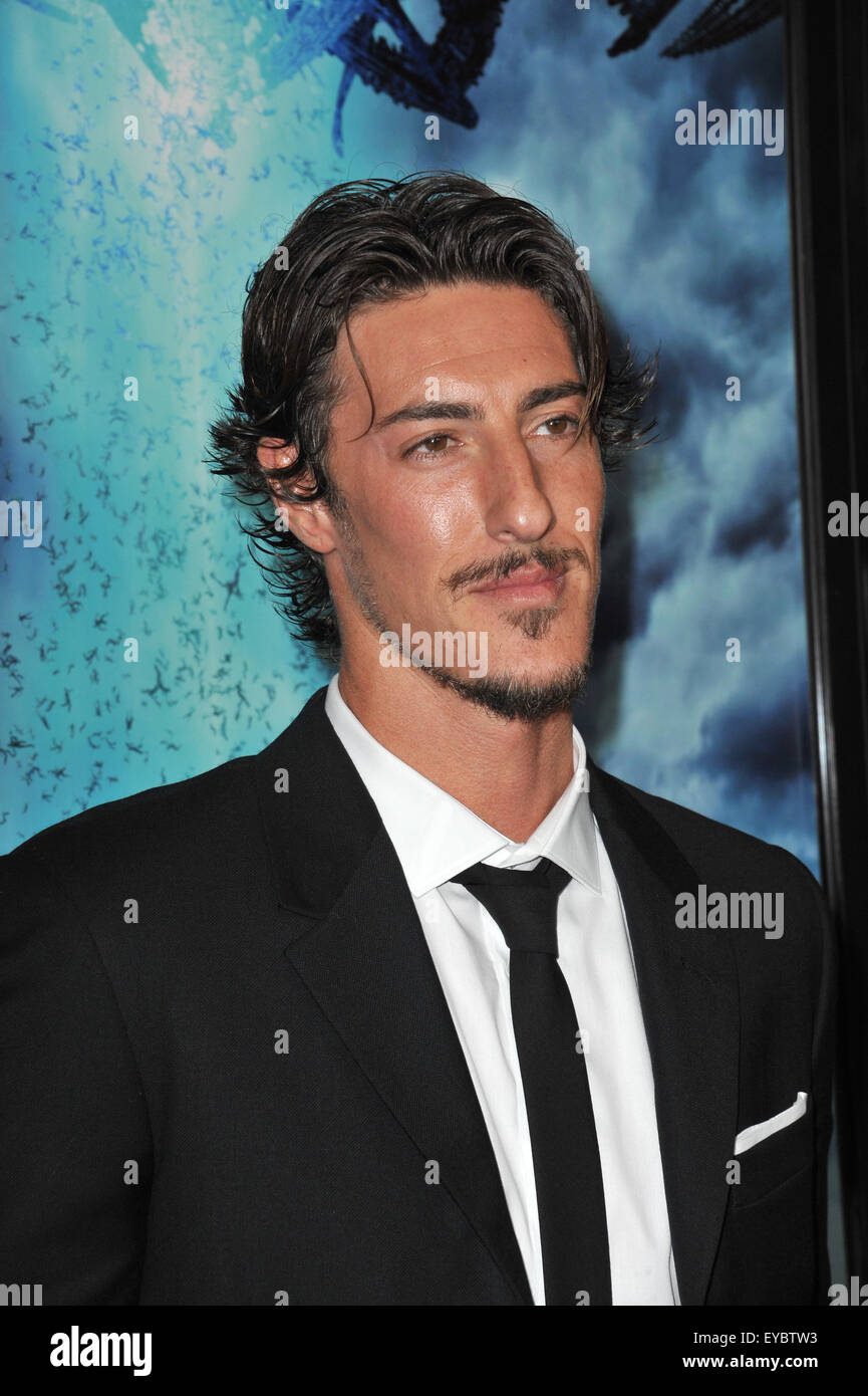 Eric Balter Eric Balfour Skyline Eric Balfour Offers Special Insight Into The