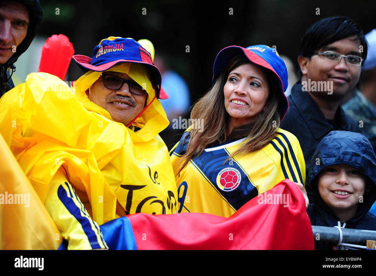 Paris, France. July 26, 2015. Colombian cycling fans at Champs Elysees during Stage 21 of Tour de France in Paris. Photo: Miroslav Dakov/ Alamy Live News Stock Photo