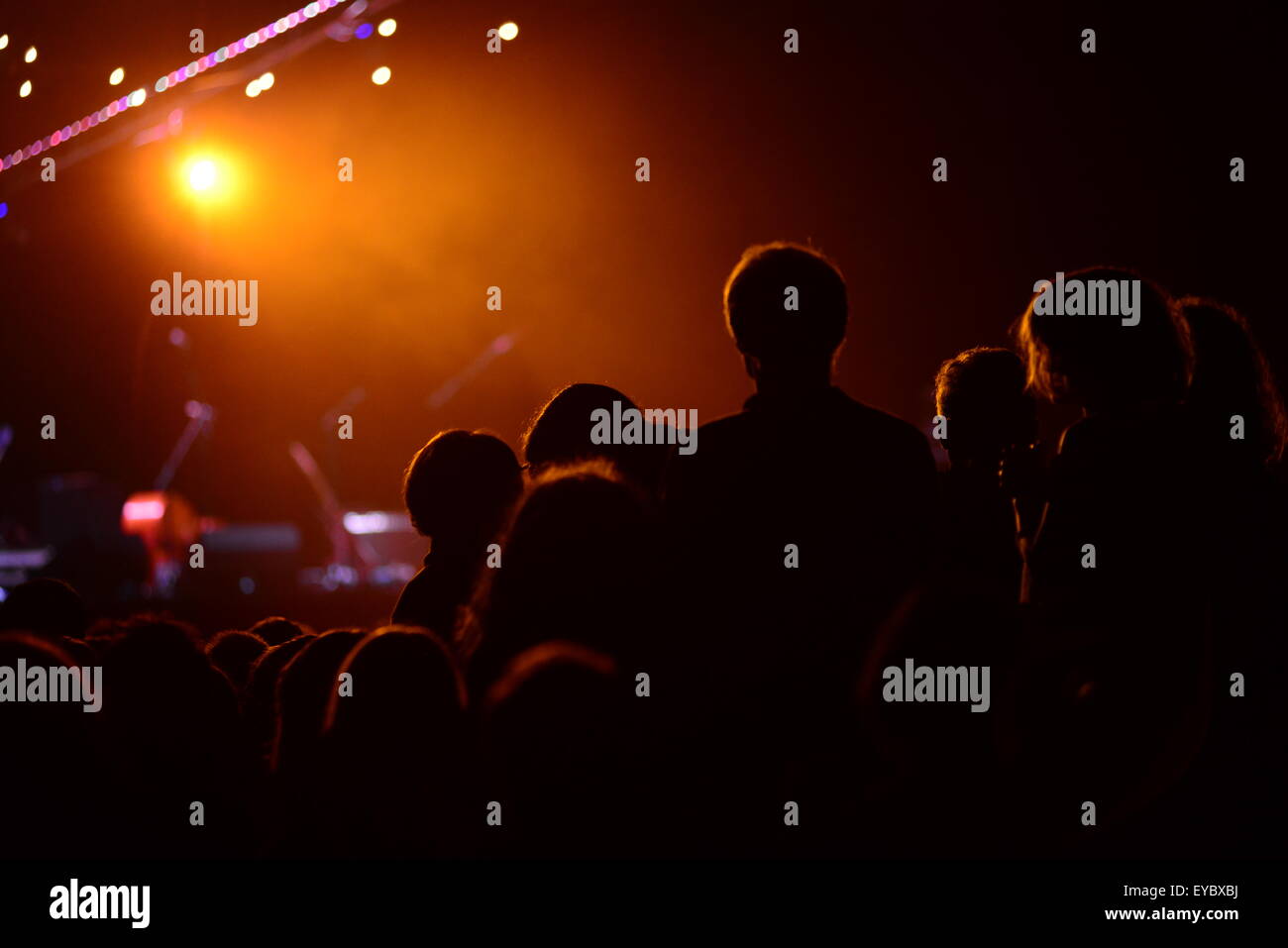Standing Ovation High Resolution Stock Photography and Images Alamy