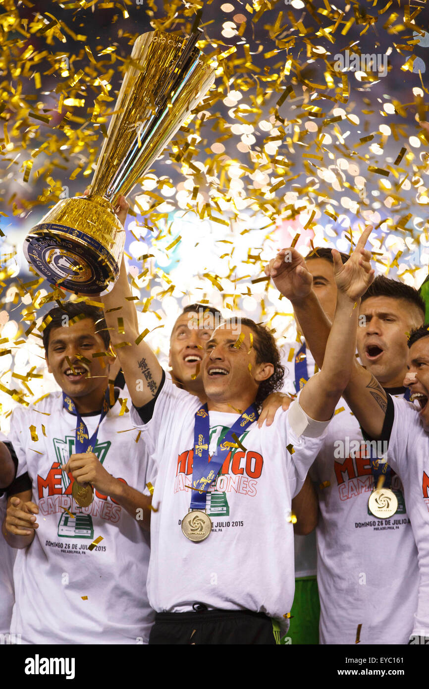 Philadelphia, Pennsylvania, USA. 26th July, 2015. Mexico midfielder Andres Guardado (18) raises the CONCACAF Gold Cup Trophy while surrounded by his teammates following the CONCACAF Gold Cup 2015 Final match between Jamaica and Mexico at Lincoln Financial Field in Philadelphia, Pennsylvania. Mexico won 3-1. Christopher Szagola/CSM Stock Photo