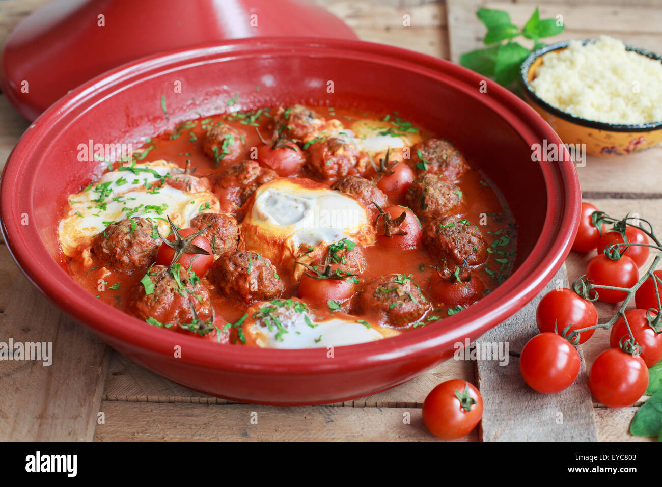 Кюфта бозбаш. Кюфта тажин. Таджин. Кюфта в тажине. Таджин для специй.