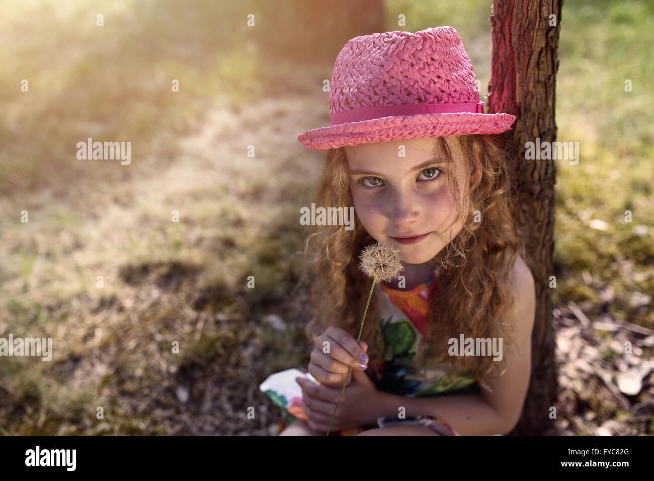 Cute girl in sun hat hi-res stock photography and images - Alamy