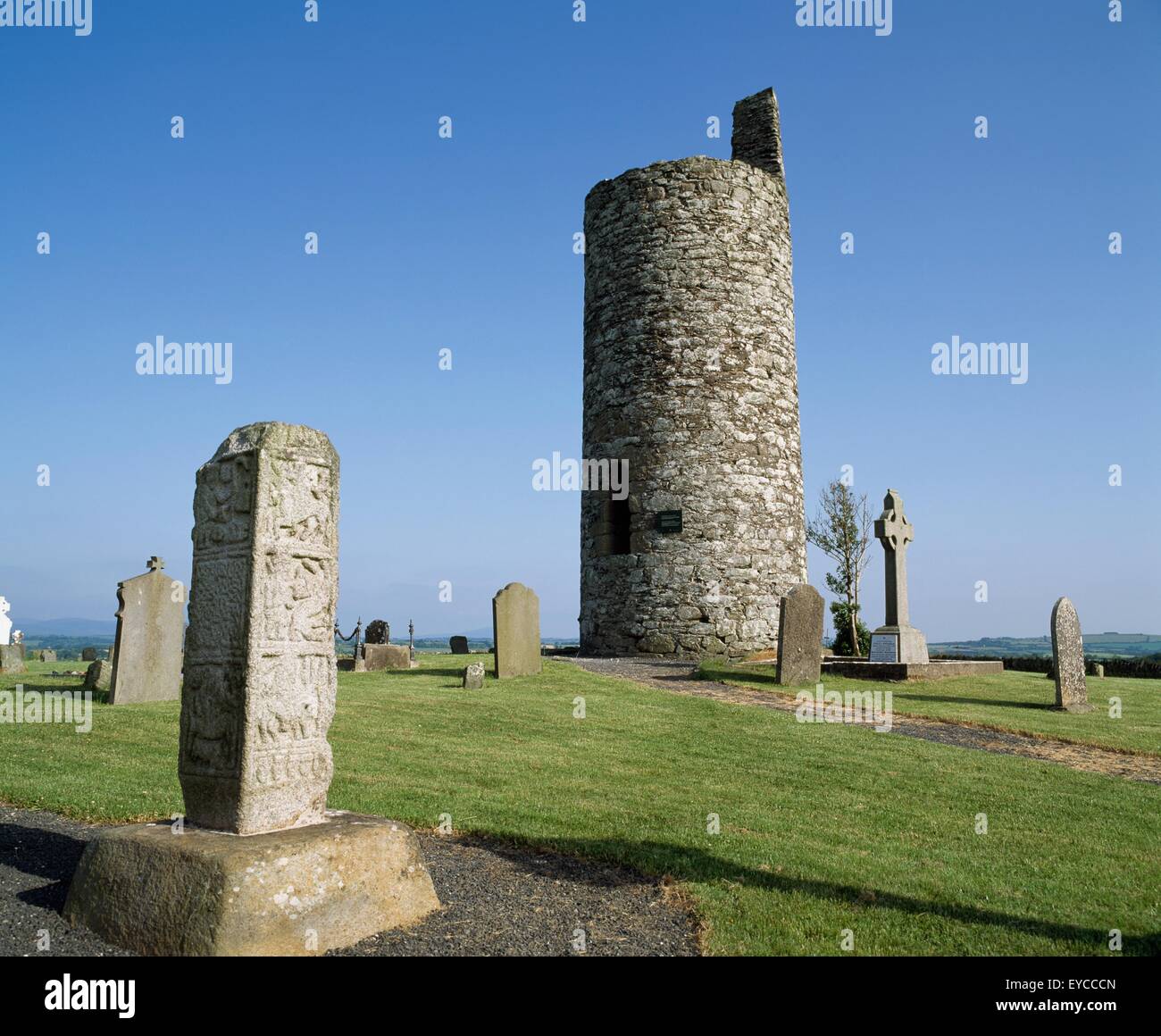 Round Tower, & 9Th Century High Cross, Kilcullen Co Kildare Stock Photo Alamy