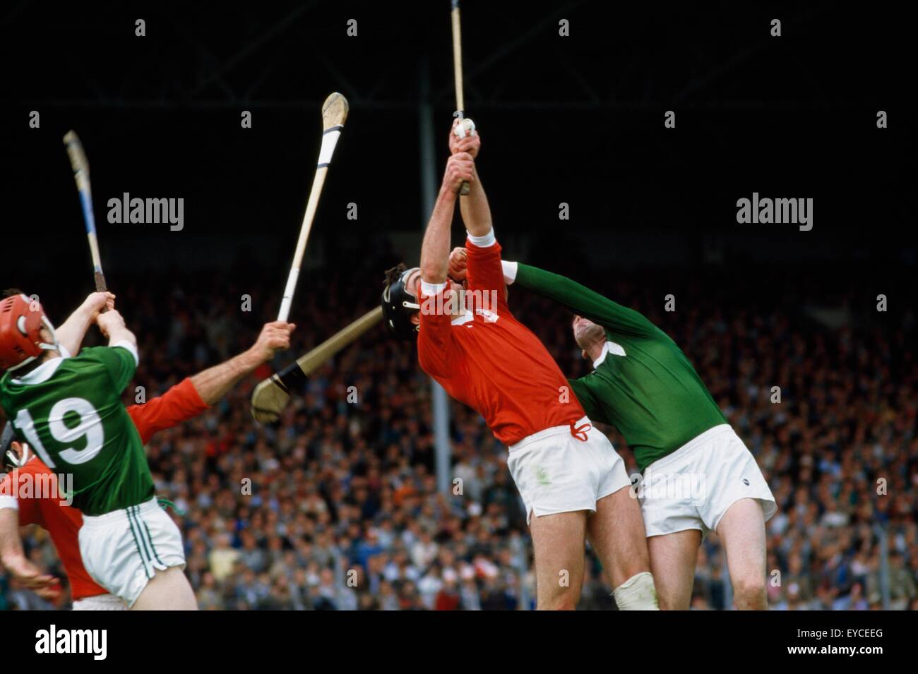 Hurling, Cork (Red) V., Limerick Stock Photo Alamy
