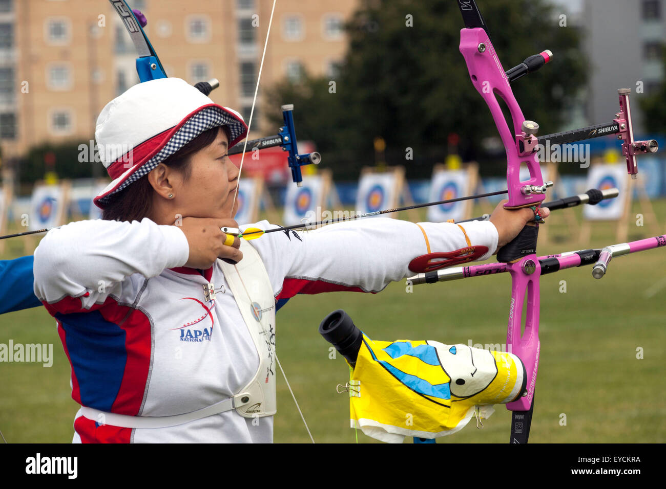 Copenhagen, Denmark, July 27th, 2015. Japanese  archer Yuki Hayashi takes aim for her shoot in the qualifying round in recurve bow at the World Archery Championships in Copenhagen Credit:  OJPHOTOS/Alamy Live News Stock Photo