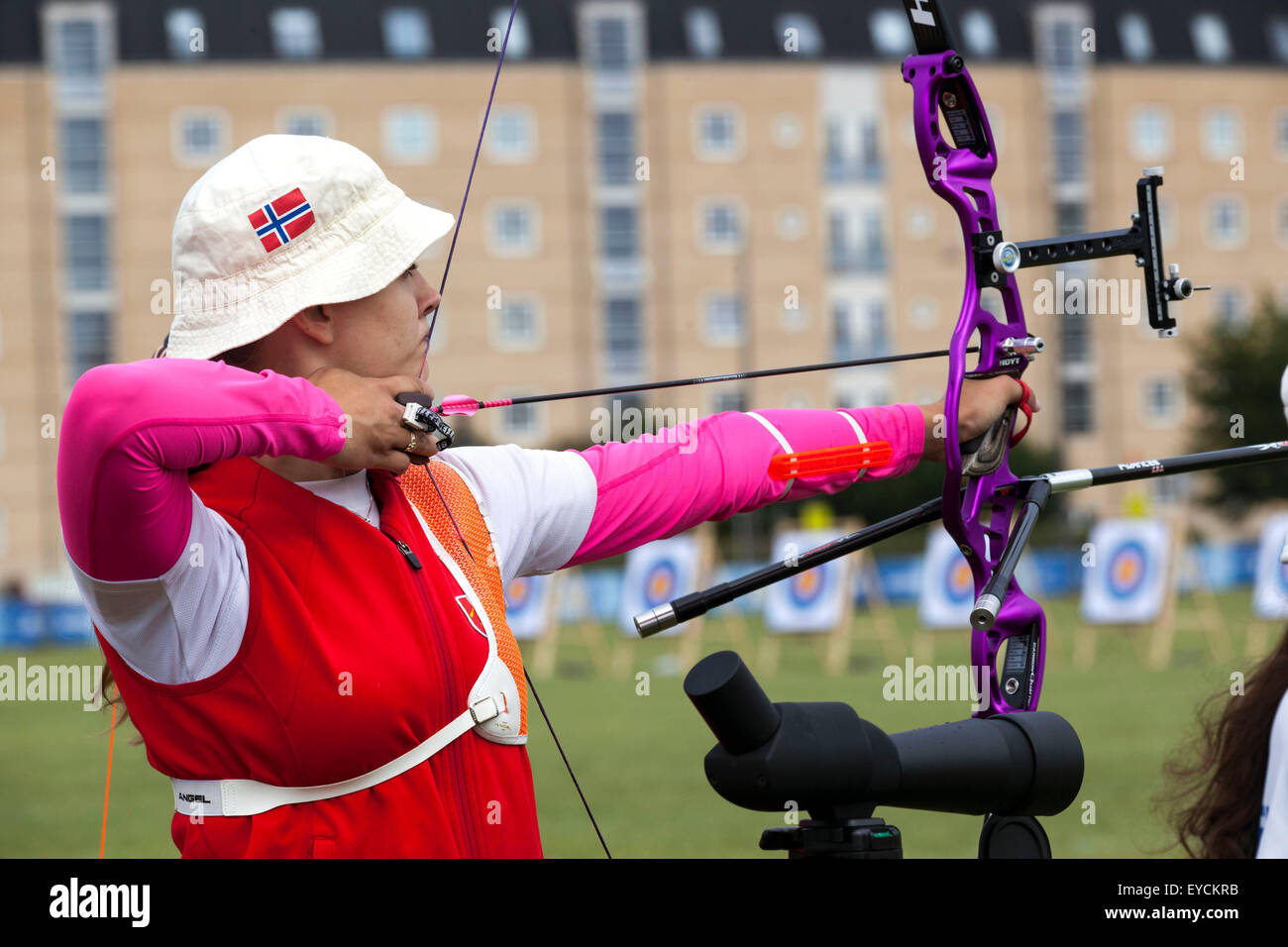 Copenhagen, Denmark, July 27th, 2015. Norwegian  archer Marie Wanja Richardsen takes aim for her shoot in the qualifying round in recurve bow at the World Archery Championships in Copenhagen Credit:  OJPHOTOS/Alamy Live News Stock Photo