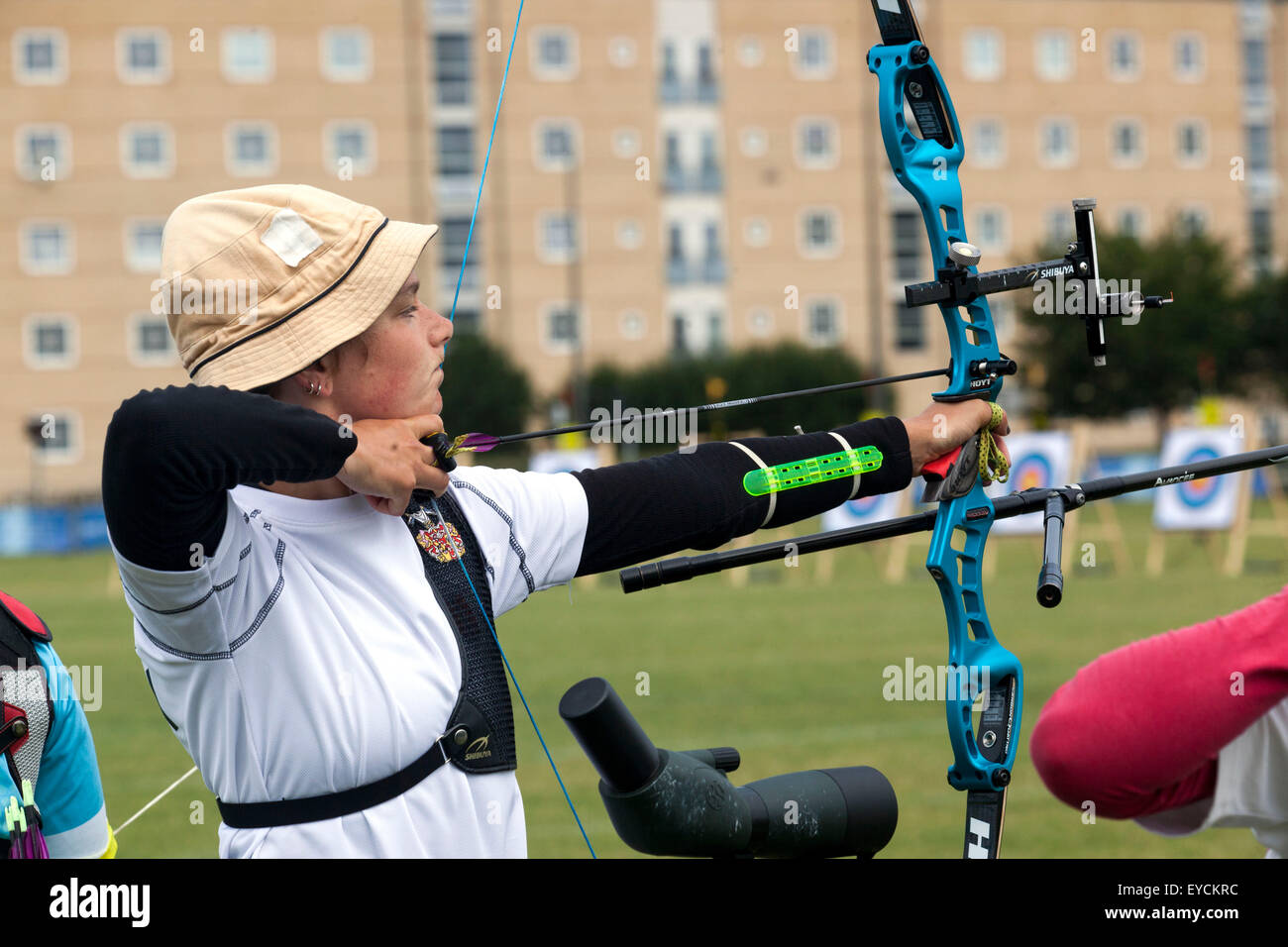 Copenhagen, Denmark, July 27th, 2015. Norwegian  archer Line Blomen Ridderstrom takes aim for her shoot in the qualifying round in recurve bow at the World Archery Championships in Copenhagen Credit:  OJPHOTOS/Alamy Live News Stock Photo