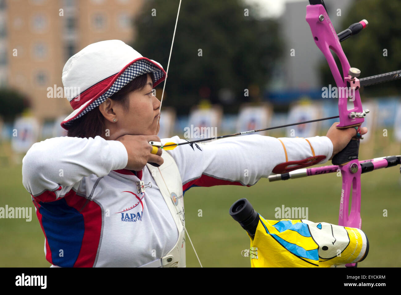 Copenhagen, Denmark, July 27th, 2015. Japanese archer Yuki Hayashi takes aim for her shoot in the qualifying round in recurve bow at the World Archery Championships in Copenhagen Credit:  OJPHOTOS/Alamy Live News Stock Photo