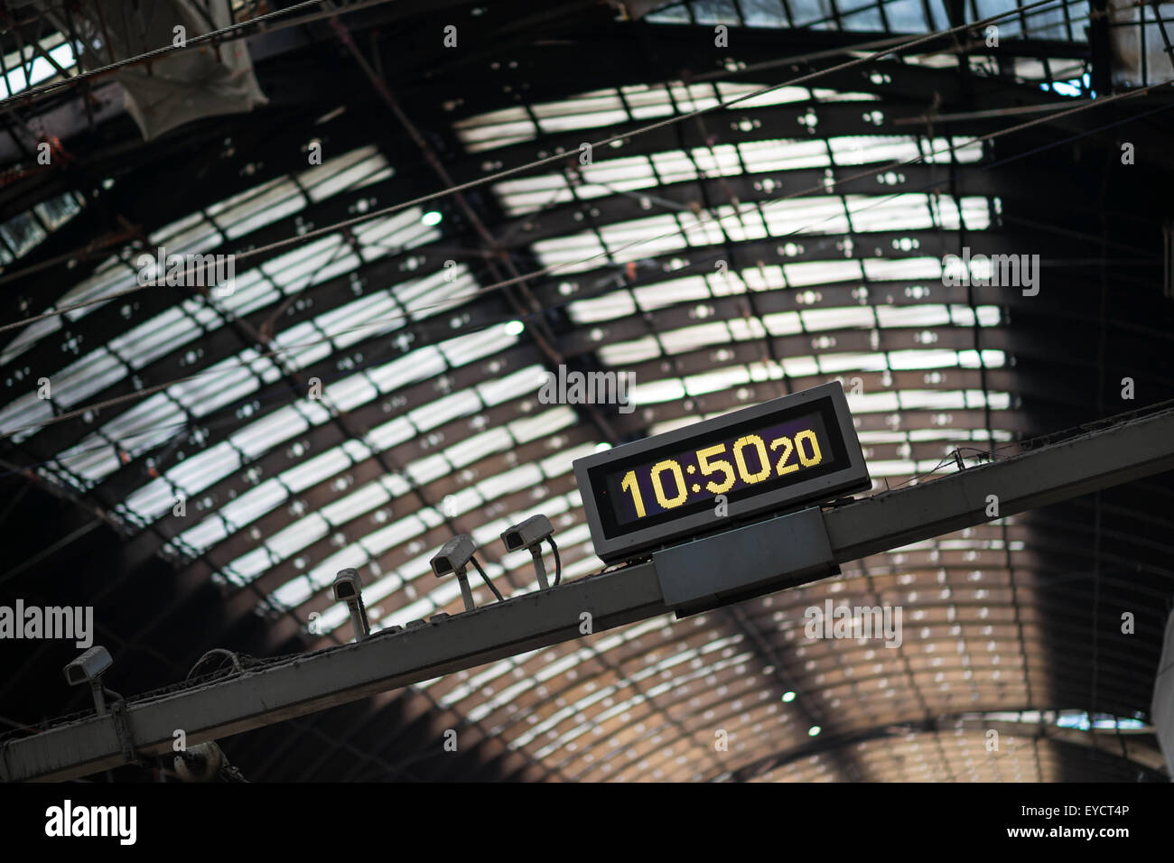 Paddington station clock hires stock photography and images Alamy