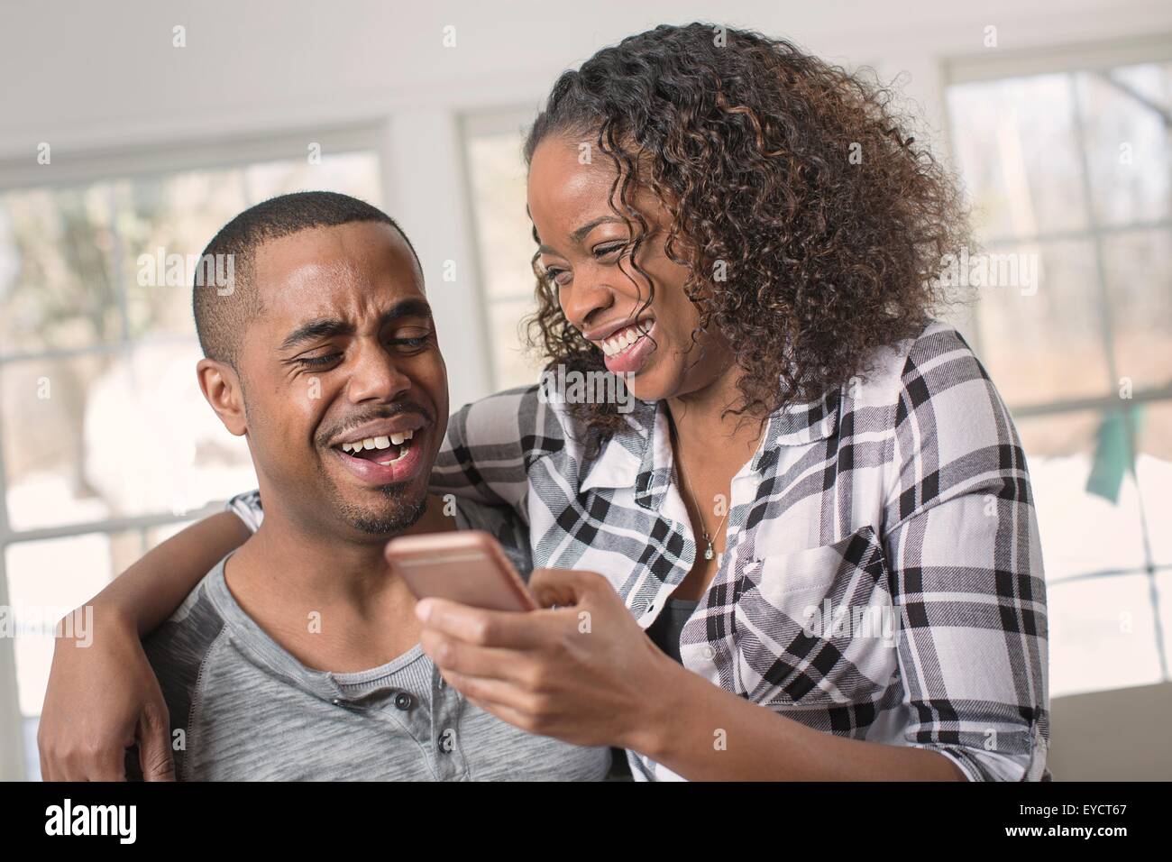 African woman laughing text message hi-res stock photography and images ...