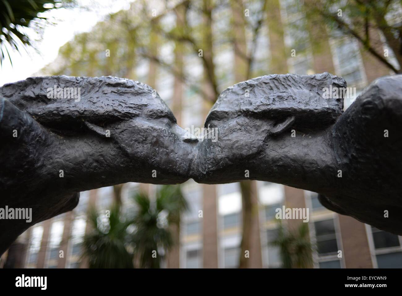 Kissing statue, Brighton, UK Stock Photo Alamy