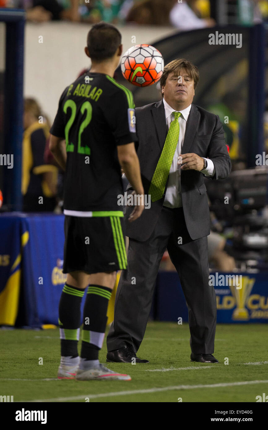 July 26, 2015: Mexico head coach Miguel Herrera tosses the ball to defender Paul Aguilar (22) during the CONCACAF Gold Cup 2015 Final match between Jamaica and Mexico at Lincoln Financial Field in Philadelphia, Pennsylvania. Mexico won 3-1. Christopher Szagola/CSM Stock Photo