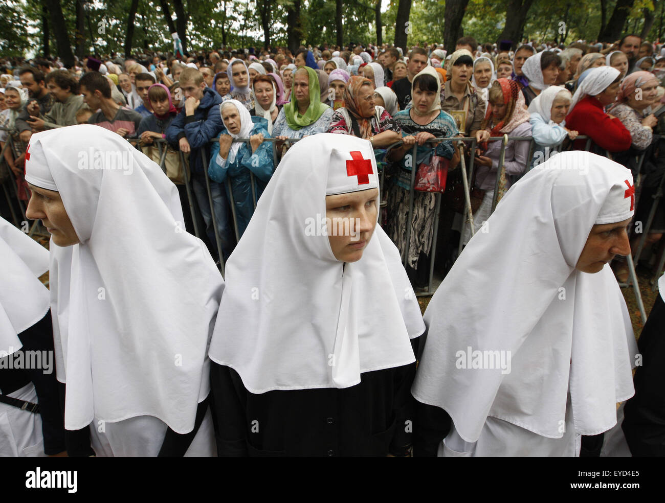 Kiev, Ukraine. 27th July, 2015. Ukrainian nuns and believers wait for a prayer service marking the 1000th anniversary of the Repose of Vladimir the Great at St. Vladimirs Hill in Kiev, Ukraine, 27 July 2015. The Grand Prince of Kiev, Vladimir the Great, also known as St. Vladimir, Vladimir the Baptizer of Rus and Vladimir the Red Sun, was the first Christian ruler in the Kievan Rus who christianized the region. Orthodox believers will mark the 1027th anniversary of Kievan Rus Christianization on 28 July. © Serg Glovny/ZUMA Wire/Alamy Live News Stock Photo