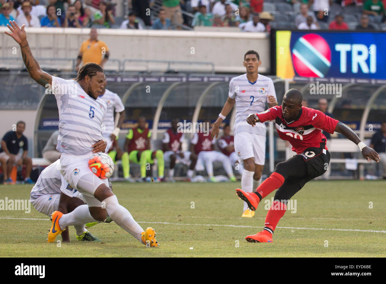 The Match By Shootout. 19th July, 2015. Panama defense Roman Torres (5) blocks the shot by Trinidad & Tobago midfielder Keron Cummings (20) during the CONCACAF Gold Cup 2015 Quarterfinal match between the Trinidad & Tobago and Panama at MetLife Stadium in East Rutherford, New Jersey. Panama won the match by shootout. (Christopher Szagola/Cal Sport Media) © csm/Alamy Live News Stock Photo