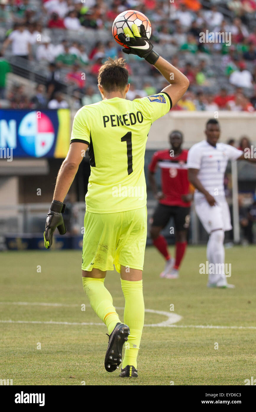 The Match By Shootout. 19th July, 2015. Panama goalkeeper Jaime Penedo (1) holds the ball up over his head during the CONCACAF Gold Cup 2015 Quarterfinal match between the Trinidad & Tobago and Panama at MetLife Stadium in East Rutherford, New Jersey. Panama won the match by shootout. (Christopher Szagola/Cal Sport Media) © csm/Alamy Live News Stock Photo