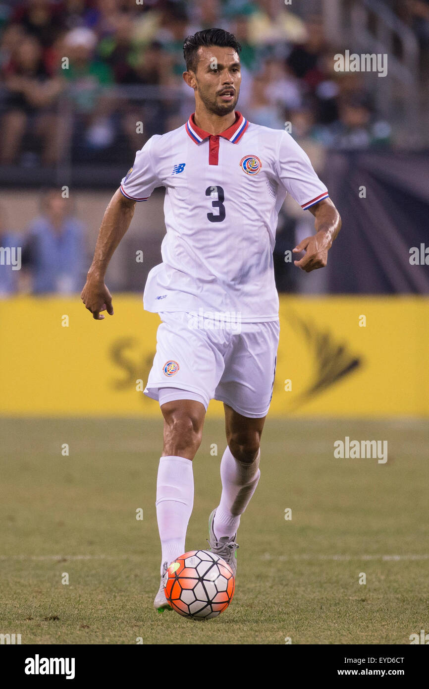 July 19, 2015: Costa Rica defender Giancarlo Gonzalez (3) in action during the CONCACAF Gold Cup 2015 Quarterfinal match between the Costa Rica and Mexico at MetLife Stadium in East Rutherford, New Jersey. Mexico won 1-0. (Christopher Szagola/Cal Sport Media) Stock Photo