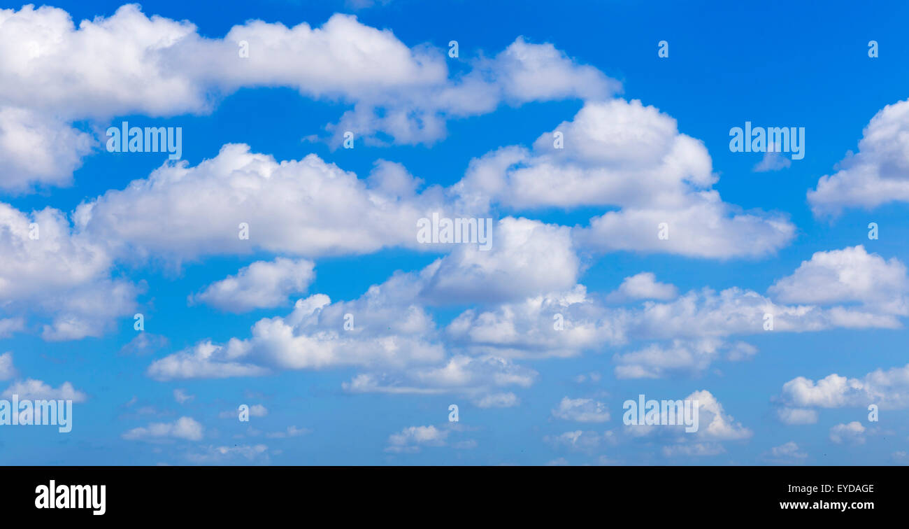 Blue sky texture hi-res stock photography and images - Alamy