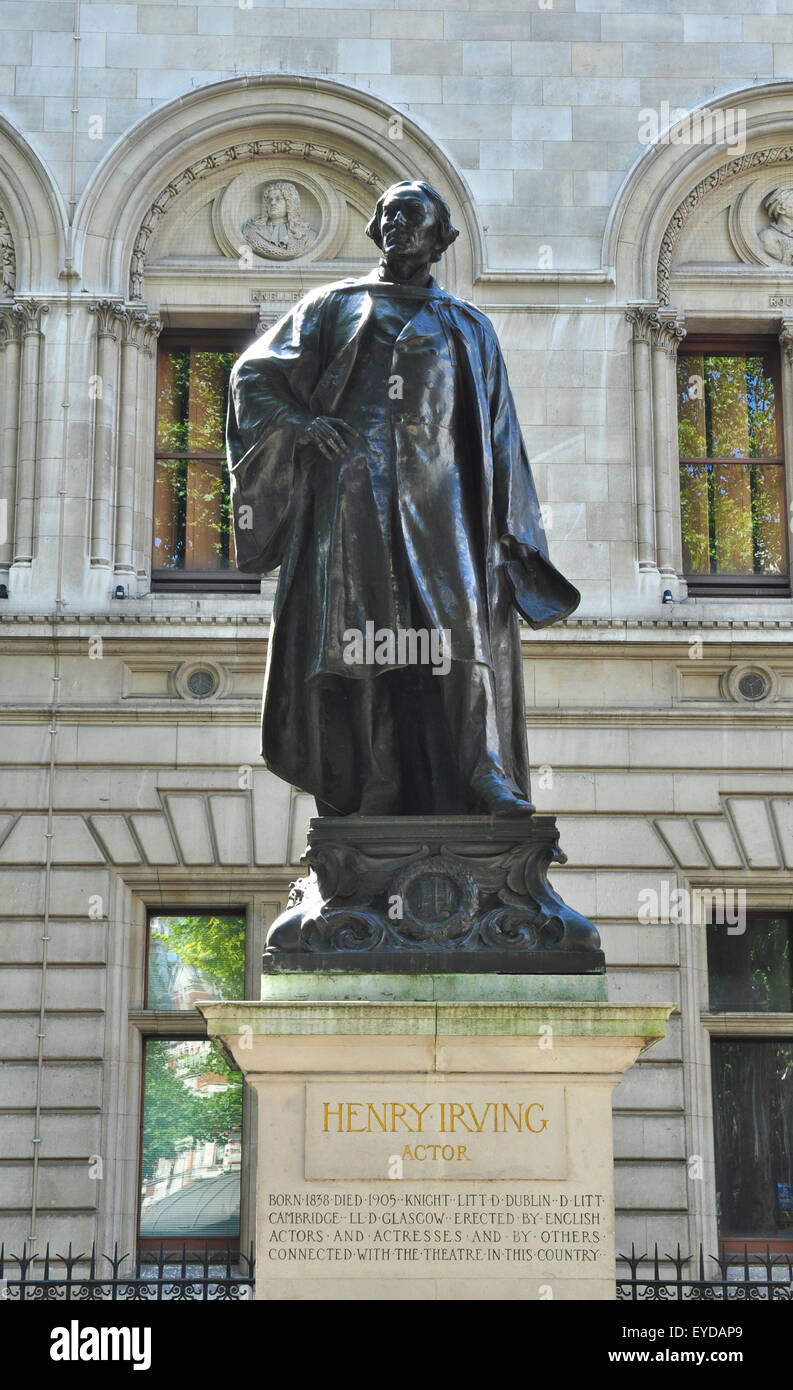 Statue of Henry Irving (actor), by the National Portrait Gallery, Charing Cross Road, London, England, UK Stock Photo