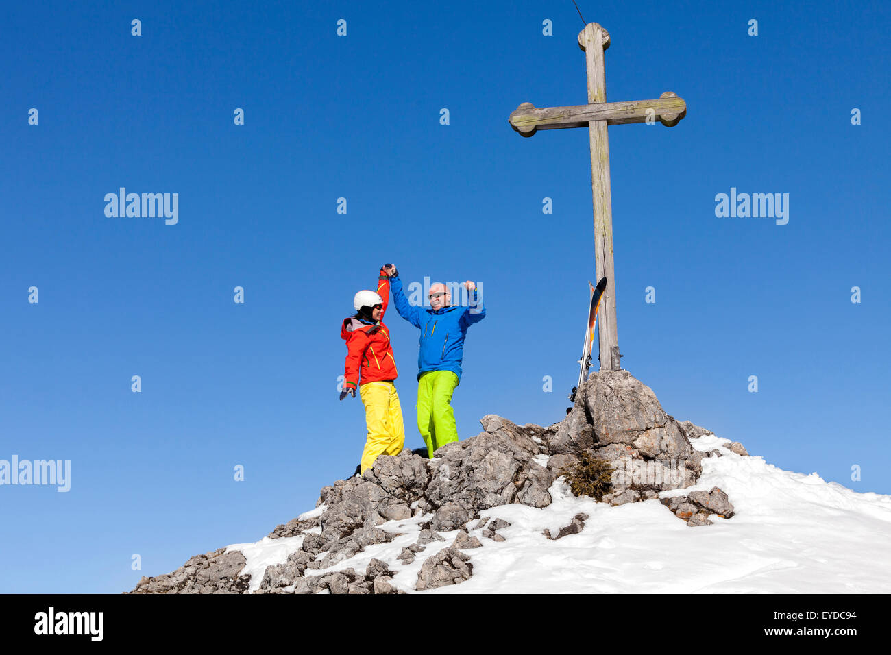 Ski holiday, Skiers cheering on mountain peak, Sudelfeld, Bavaria, Germany Stock Photo