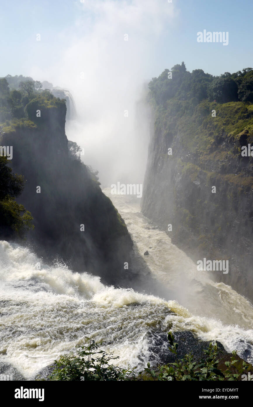 victoria falls on the zambezi river, in full flow Stock Photo Alamy