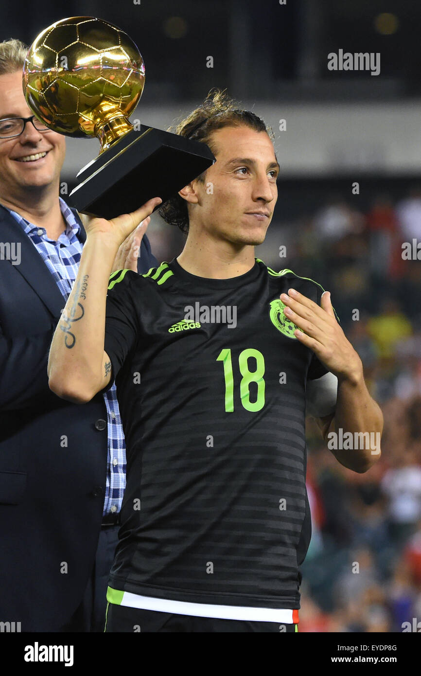 Philadelphia, Pennsylvania, USA. 26th July, 2015. Mexico midfielder Andres Guardado #18 holds the Most Outstanding Player of the Tournament trophy following the 2015 CONCACAF Gold Cup final between Jamaica and Mexico at Lincoln Financial Field in Philadelphia, Pennsylvania. Mexico defeated Jamaica 3-1. Rich Barnes/CSM/Alamy Live News Stock Photo