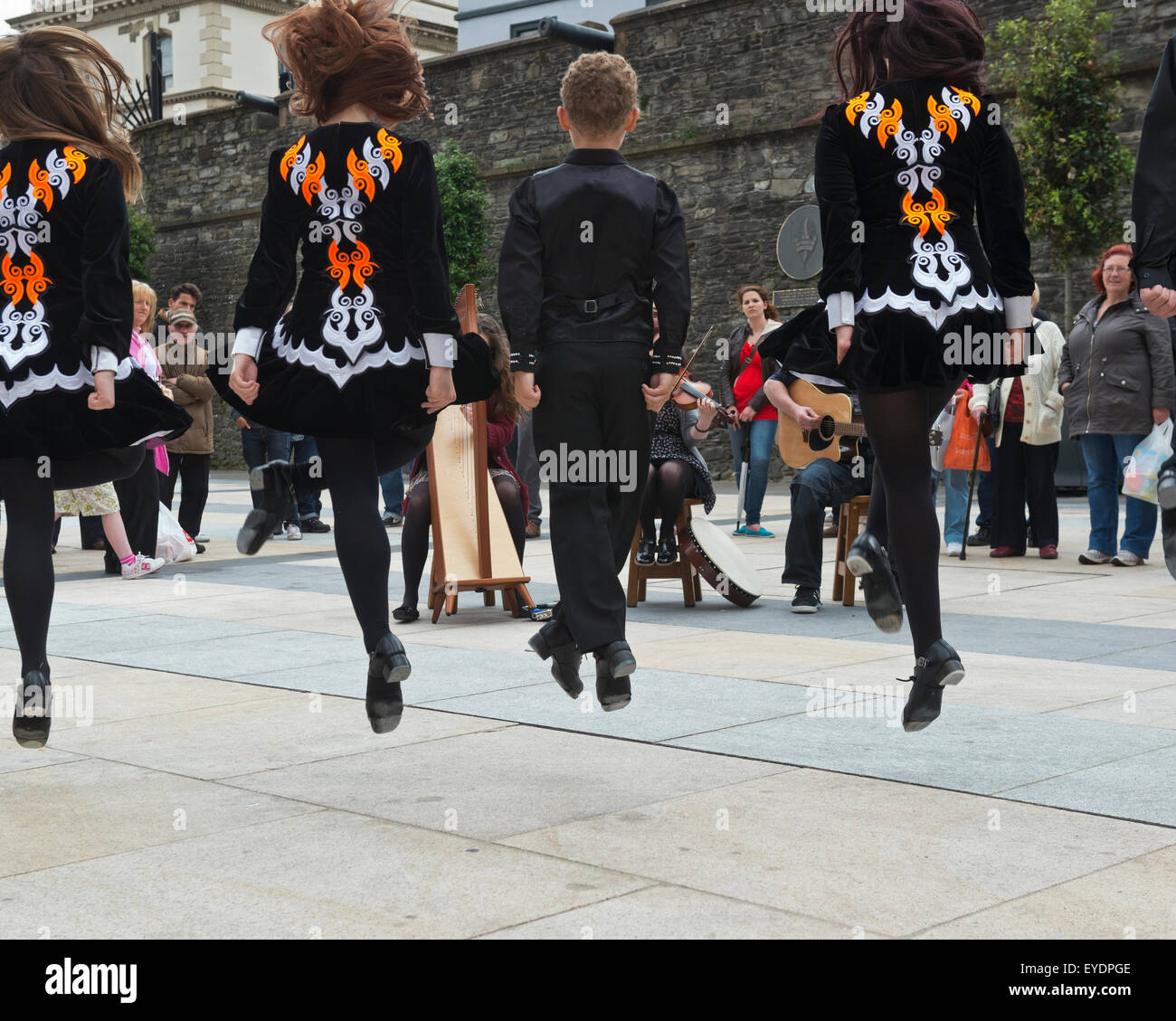 United Kingdom, Northern Ireland, County Londonderry, Irish dancers and musicians playing at Guildhall Square; Derry Stock Photo